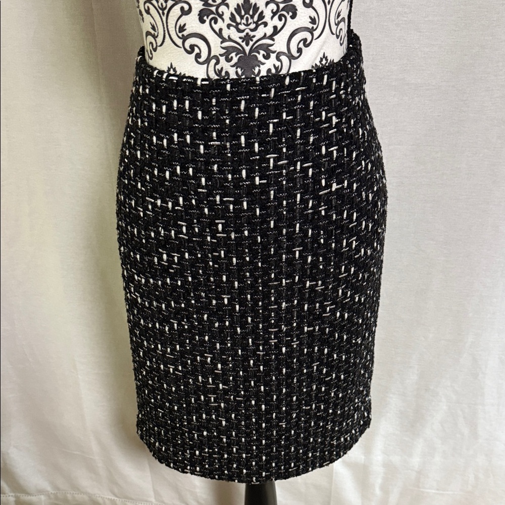 Talbots Collection Elegant Black and White Lined Tweed Zip Up Pencil Skirt